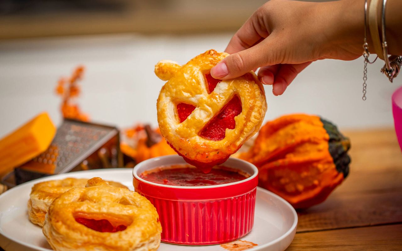 Dyniowe buźki na Halloween - przekąska na ciepło