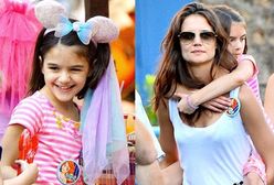 Szczęśliwa Suri Cruise z mamą w Disneylandzie!
