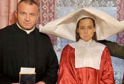 Mucha tuż przed porodem w stroju zakonnicy z Pudzianem przebranym za księdza!