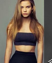 Córka Rusin i Lisa jak rasowa modelka