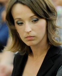 Wdowa po Andrzeju Łapickim odcina się od salonów!