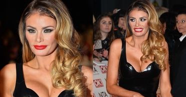 Chloe Sims zaprezentowała wdzięki w lateksowej sukience!