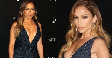 Zachwycająca J.Lo w sukni z głębokim dekoltem!