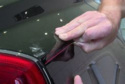 Maluje na autach linie za 10 tys. zł