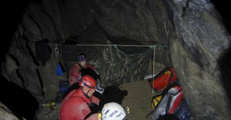 Tatry i akcja TOPR w jaskini. Kapitan straży pożarnej wierzył, że grotołazi żyją. Słyszał gwizdy