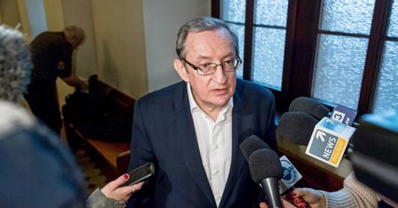 Oburzenie po przecieku do TVP ws. Józefa Piniora. "Odegrano szopkę"