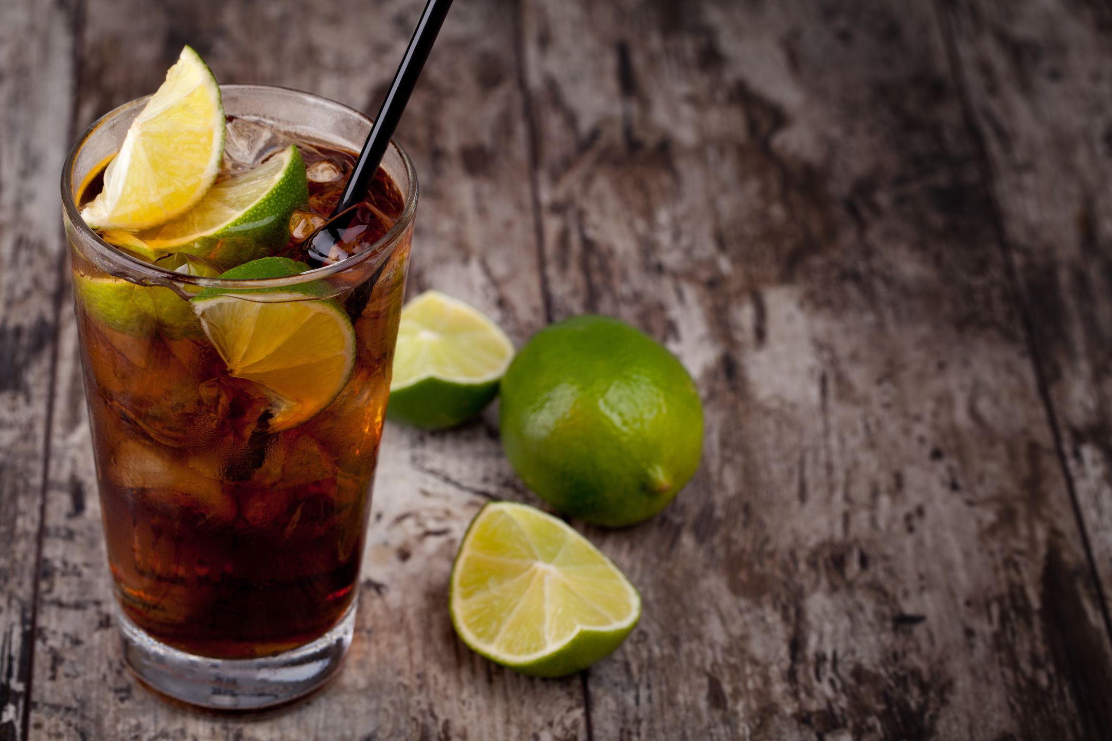 Robienie drinków to idealna zabawa na każdej imprezie