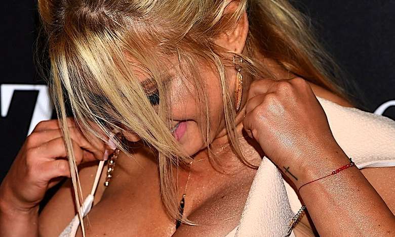 Wielkie nagie piersi Pauli Tumali rozwaliły system na pokazie Bizuu! Pamela Anderson to już przeszłość!