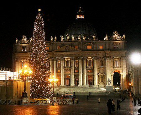 Zapłonęły światła na choince na Placu św. Piotra