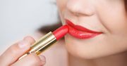 Szminka utrzyma się na ustach dużo dłużej. Łatwo osiągniesz efekt "wow"