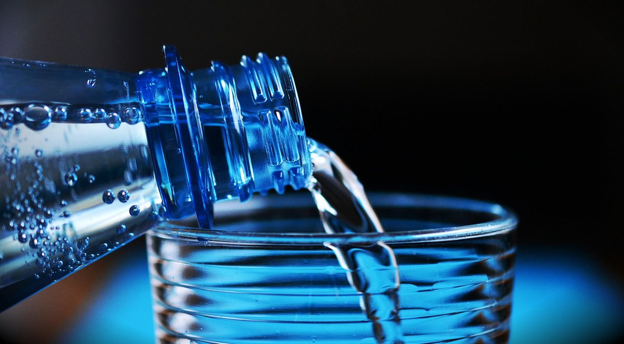 8 ważnych powodów dla których powinnaś porzucić napoje gazowane i zacząć pić wodę. Warto o tym wiedzieć