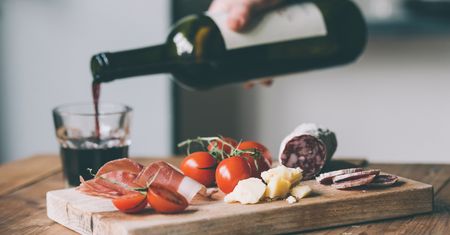 Jak łączyć wino z potrawami? Zostań mistrzem kuchni