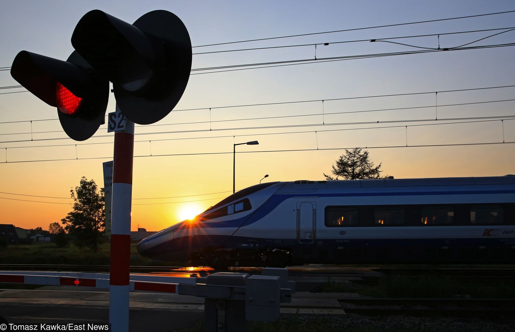 Wejherowo. O włos od tragedii, kierowca prawie wjechał pod pociąg