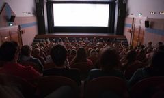 Napastuje kobiety w warszawskich kinach. "Twierdził, że nie wie o co chodzi"