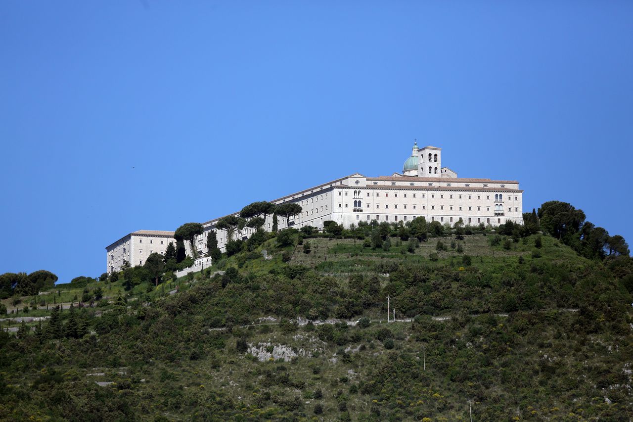 Spór wokół tablicy na Monte Cassino. "Uczczenie nazistowskich spadochroniarzy"