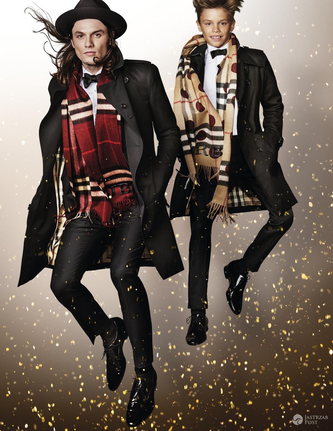 James Bay i Romeo Beckham w świątecznej kampanii Burberry (fot. Burberry/Mario Testino)