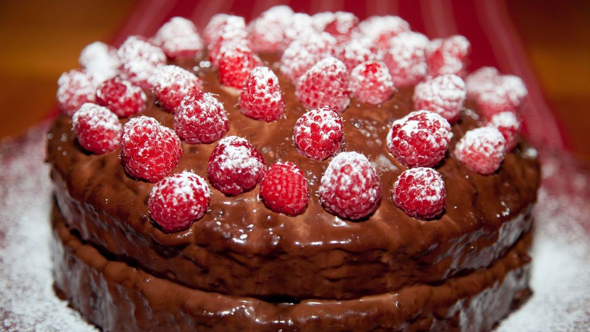Torcik brownie z malinami