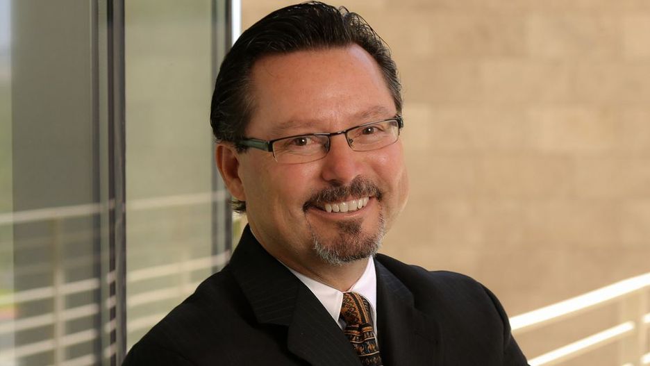 dr Espinoza jest jednym z najbardziej cenionych socjologów i coachów biznesowych