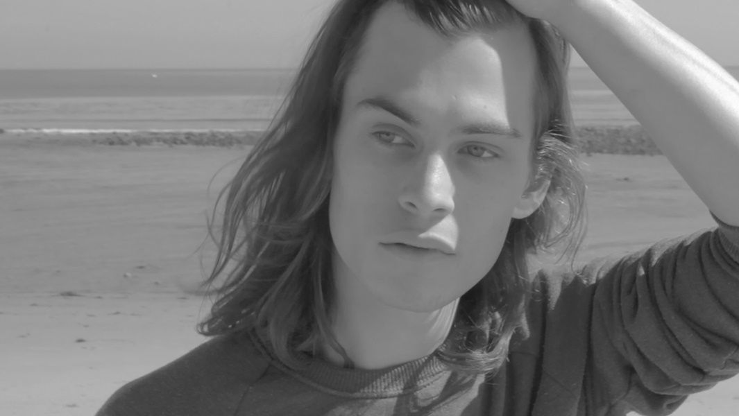 Harry Hains w "The Surface"
