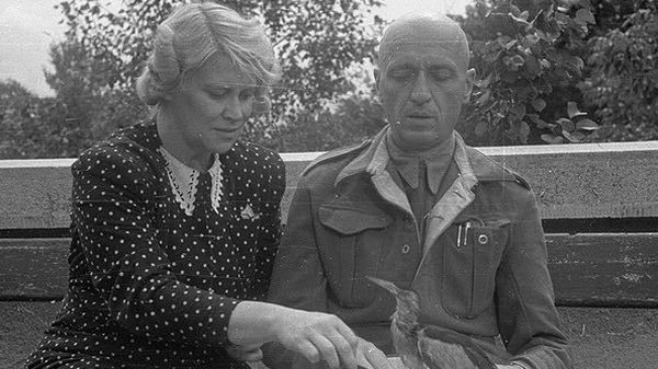 Jan i Antonina Żabińscy należeli do grupy ludzi związanych z ”Żegotą”, polską humanitarną organizacją podziemną.