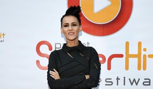 Polsat SuperHit Festiwal: szczuplutka Agnieszka Chylińska! Wygląda mrocznie i niepokojąco?