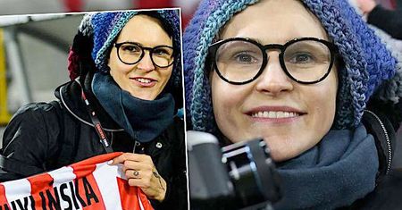 Skromna jak nigdy Agnieszka Chylińska przyłapana na meczu w Krakowie! Ale się zakamuflowała!