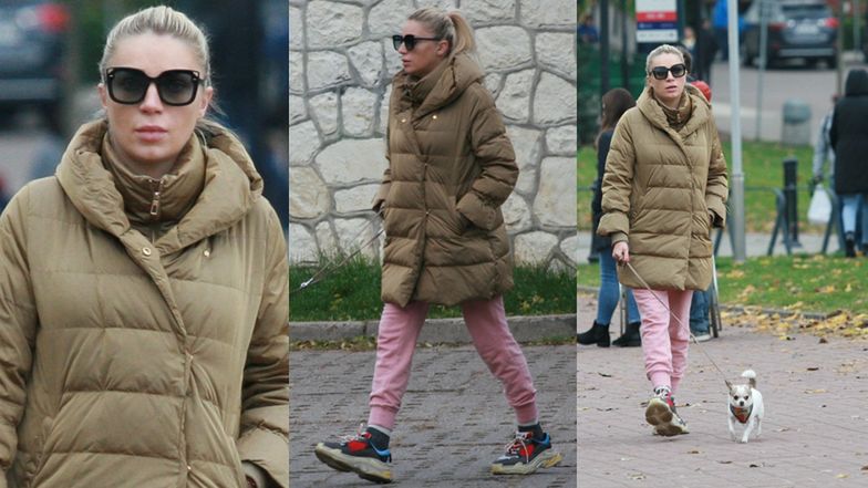 Ciężarna Martyna Gliwińska w butach "koszmarkach" spaceruje z mamą i psem (ZDJĘCIA)