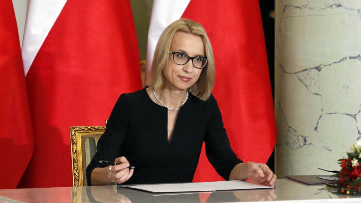Nowa minister finansów Teresa Czerwińska - zdjęcie z zaprzysiężenia przez prezydenta Andrzeja Dudę