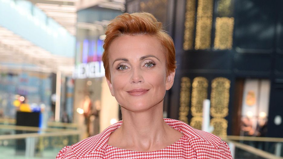 Katarzyna Zielińska postawiła na róż i wyjątkowo modne kozaki na jesień