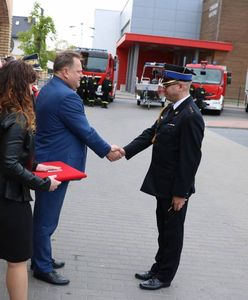 Minister Zieliński znowu to zrobił. Wręczył kluczyki do używanego wozu