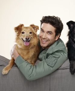 Marcin Dorociński pokazał w spocie swoje psy. Aktor zaadoptował je ze schroniska