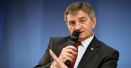 Marek Kuchciński daje broń Straży Marszałkowskiej. Gotową do strzału