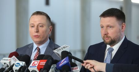 PO: trzeci Pisiewicz z KPRM powiązany ze spółką Solvere