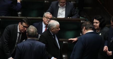 "Sueddeutsche Zeitung" o PiS: korupcja, bogacenie się, ciemne interesy