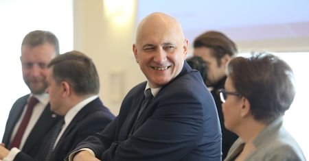 Brudziński chwali się, że jego kierowca trafił na policyjny patrol. "Nie pomogła odznaka SOP"