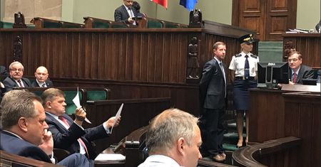 PiS chce uniknąć powtórki z grudnia. Marek Kuchciński otoczył się dodatkowymi strażnikami