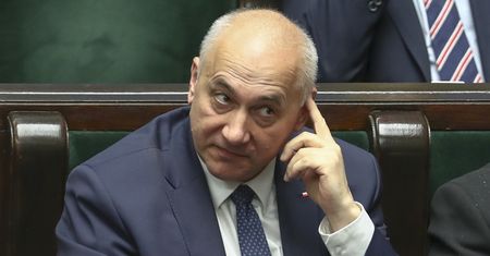 Film o pedofilii w Kościele wywołał burzę. Internauci wzywają Joachima Brudzińskiego