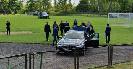 14-letni piłkarze musieli zbiec z boiska, bo minister Joachim Brudziński przyleciał na Dzień Strażaka