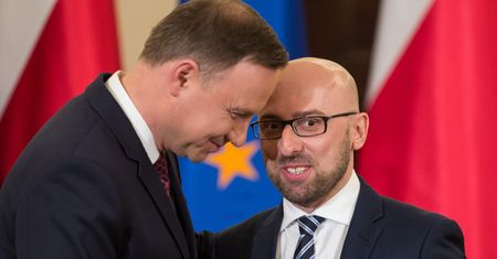 "Przez 28 lat służył sieciom, nie pracownikom". Spór o handel w niedziele