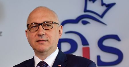 Szef MSWiA o ataku nożownika na policjanta. "Bandyta musi ponieść surowe konsekwencje"