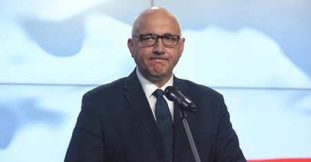 "Kto to widział, żeby internet był?". Joachim Brudziński kpi z artystów