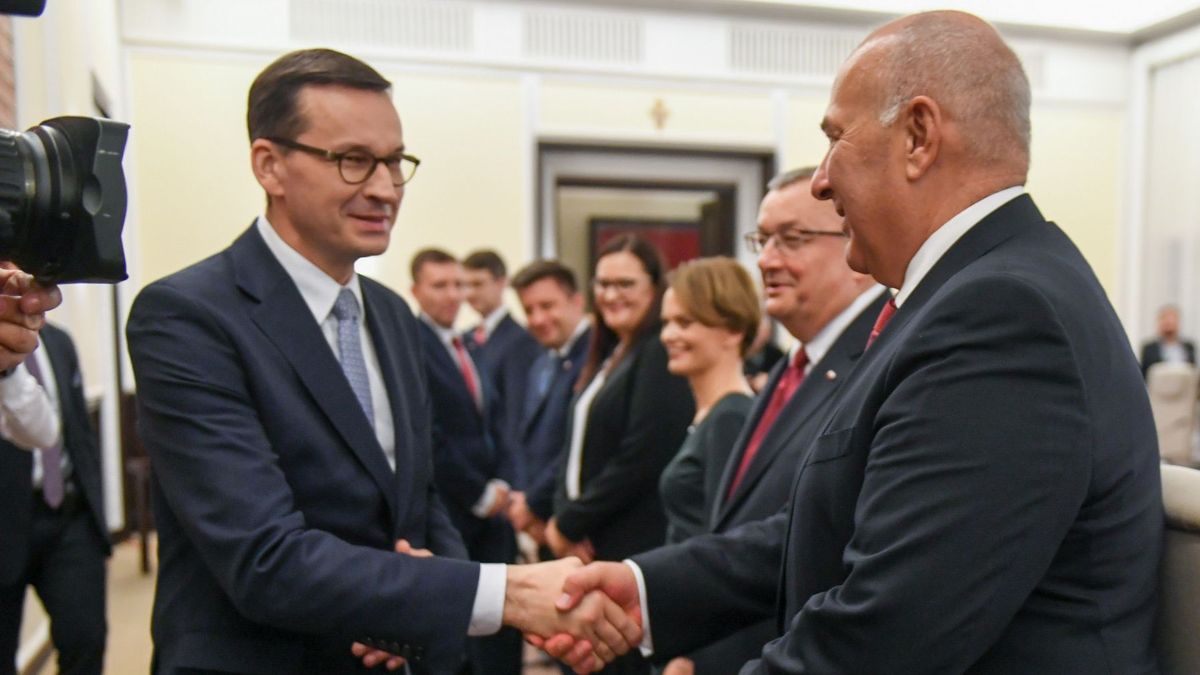 Mateusz Morawiecki i Tadeusz Kościński, autor pierwszego projektu zrównoważonego budżetu, który ma szansę na realizację