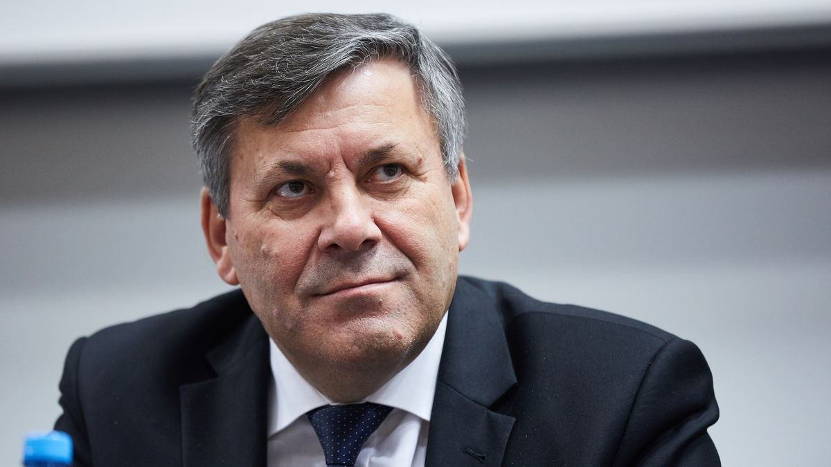 Europoseł PiS Ryszard Czarnecki porównał nauczycieli do mięsa armatniego.