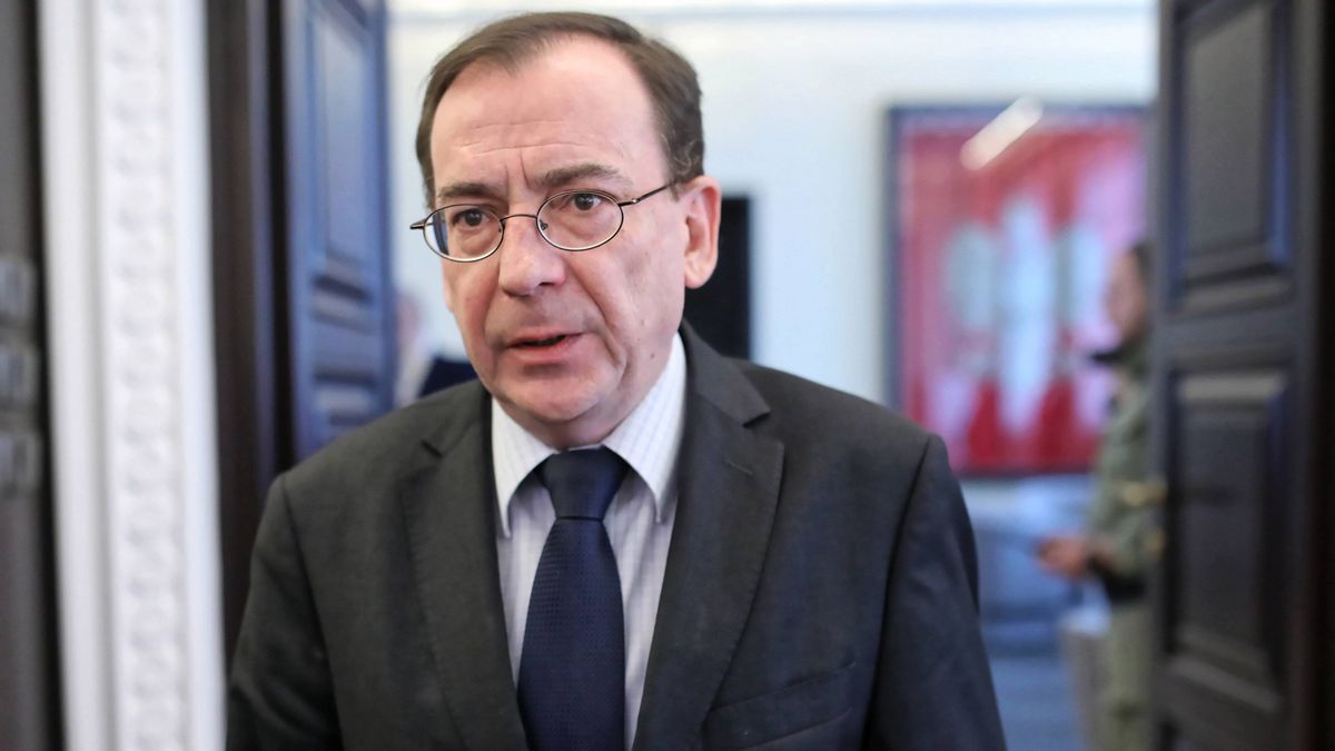 Mariusz Kamiński średnio na miesiąc zarabia ponad 16 tys. zł brutto - wynika z jego oświadczenia za ubiegły rok.