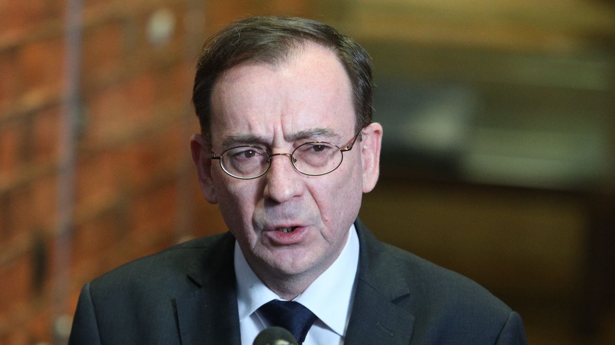 Pomysł dodatkowych funduszy dla służb specjalnych wspiera szef MSWiA Mariusz Kamiński.