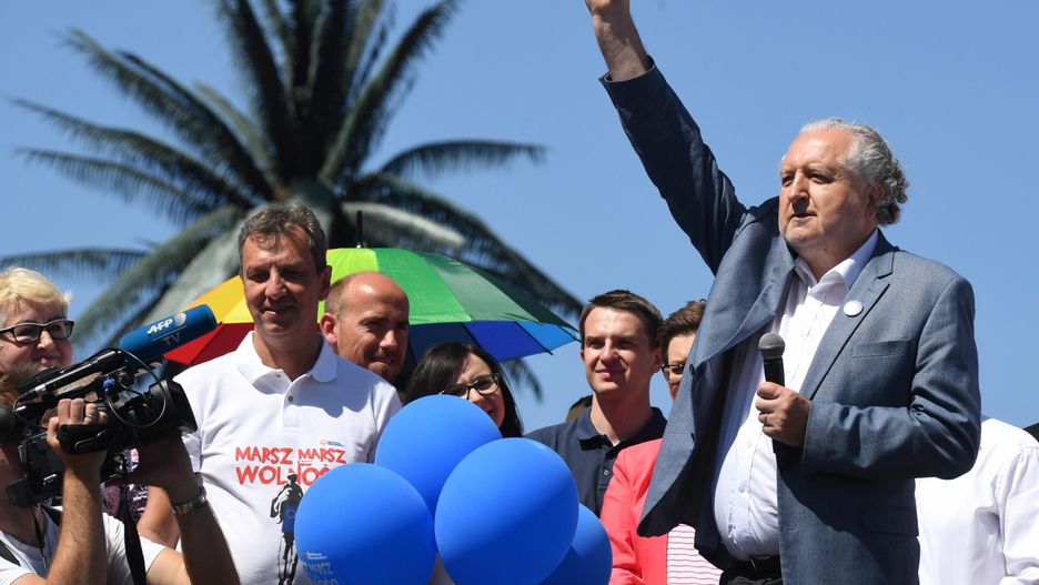 Na marszu przemawiał były prezes TK Andrzej Rzepliński