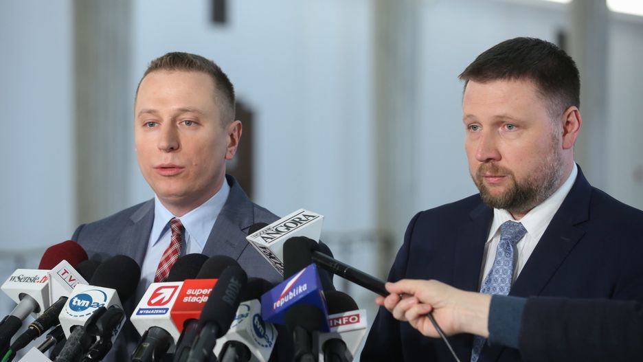 Posłowie PO odnaleźli kolejnego pracownika KPRM powiązanego z tzw. aferą billboardową