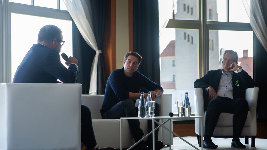 W debacie wzięli udział Reinhard Schneider oraz Marcin Dorociński. Spotkanie poprowadził Marcin Meller 