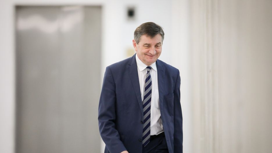 Kuriozalne wydatki Sejmu za czasów Kuchcińskiego. Fortuna poszła na salon piękności