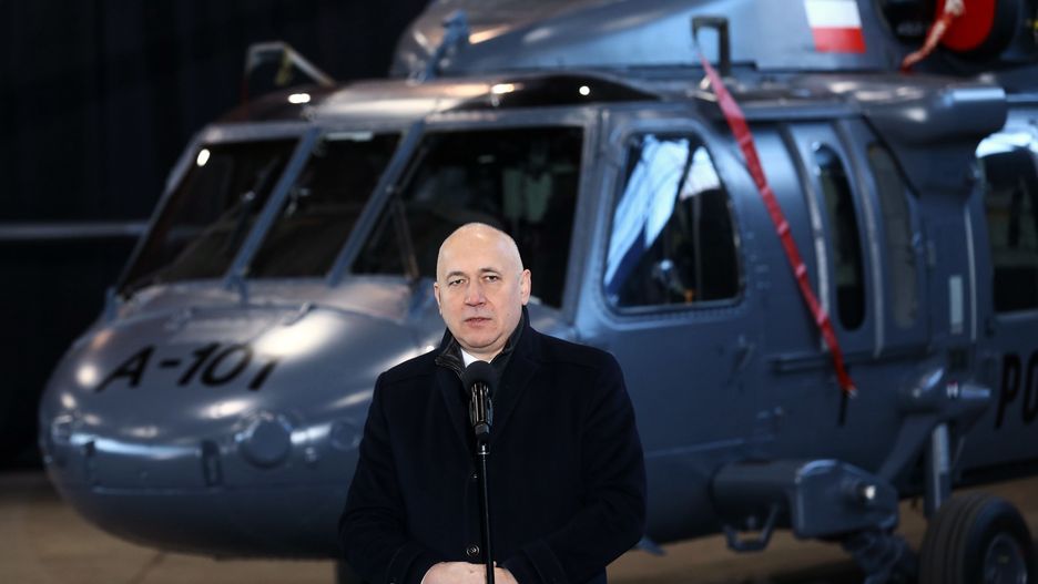Szef MSWiA Joachim Brudziński podczas uroczystości przekazania śmigłowców S-70i Black Hawk dla polskiej Policji. 30 listopada 2018 roku.